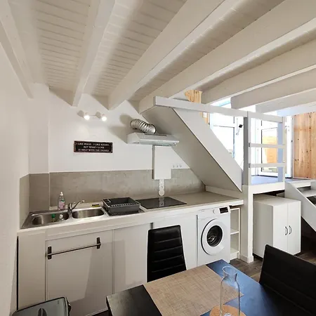 Duplex Atypique A La Rochelle Avec Parking Privatif * La Rochelle (Charente-Maritime)