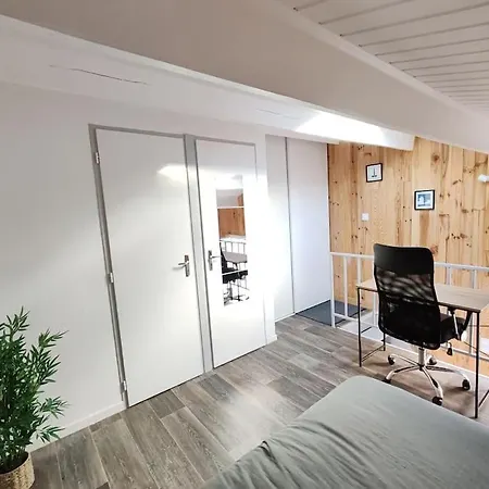 Duplex Atypique A La Rochelle Avec Parking Privatif * La Rochelle (Charente-Maritime)