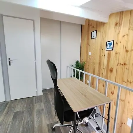 Duplex Atypique A La Rochelle Avec Parking Privatif *