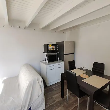 Duplex Atypique à Avec Parking Privatif Appartamento