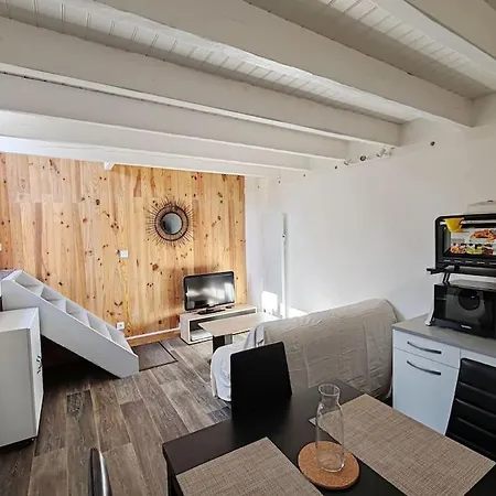 Duplex Atypique A La Rochelle Avec Parking Privatif *