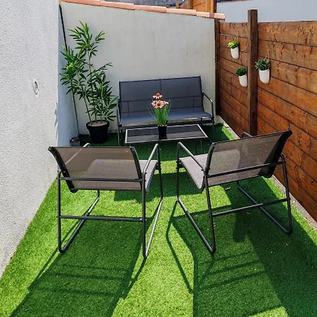 Duplex Atypique A La Rochelle Avec Parking Privatif